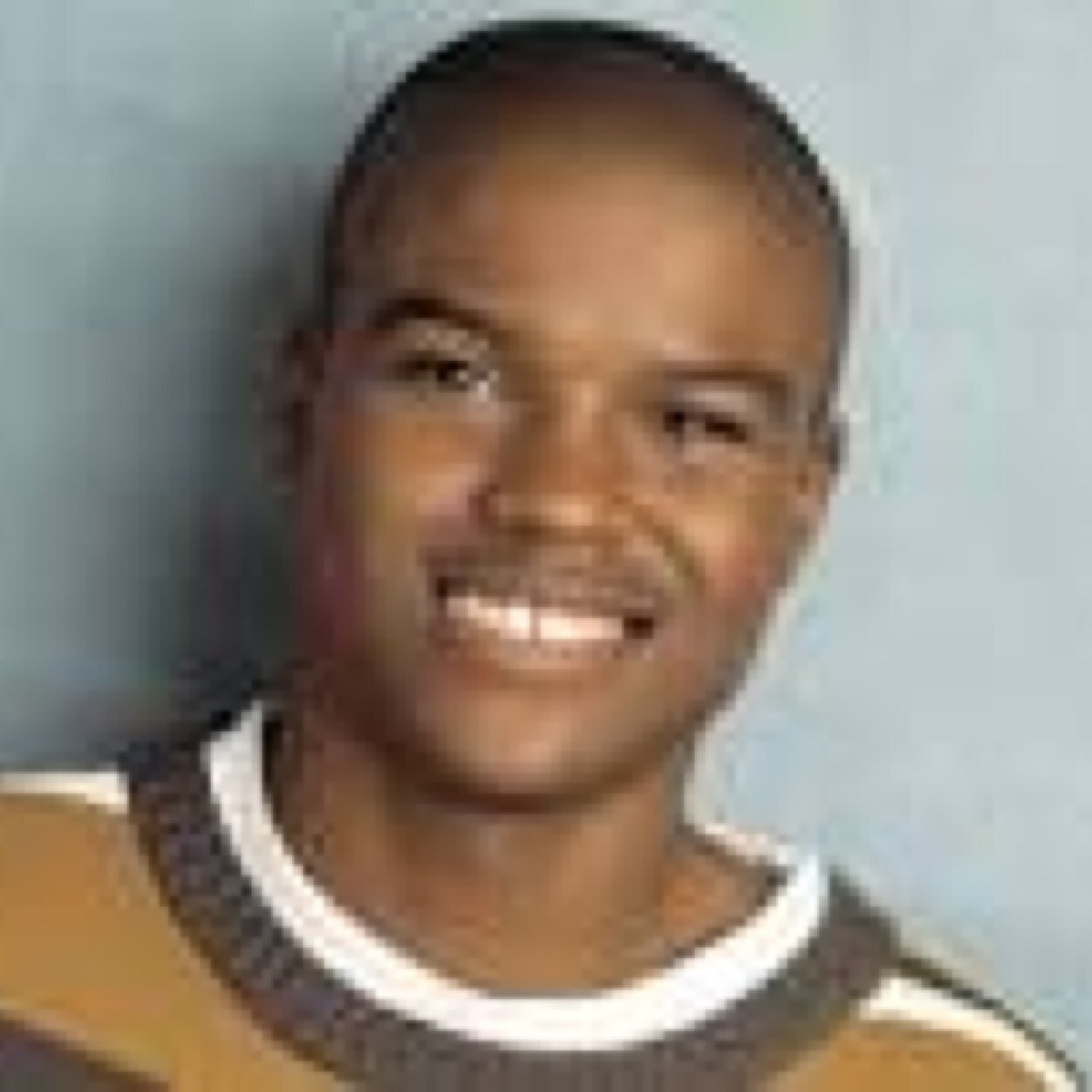 JuniorKyleOffic's profile picture. Compte parodique de Junior Kyle de Ma famille d'abord.