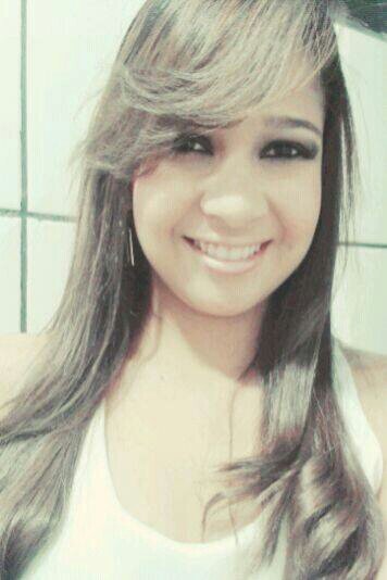 Não me peça pra mudar... Eu sou assim, metade menina metade mulher, metade sonho e a outra metade o que poderia ser além de sonho?