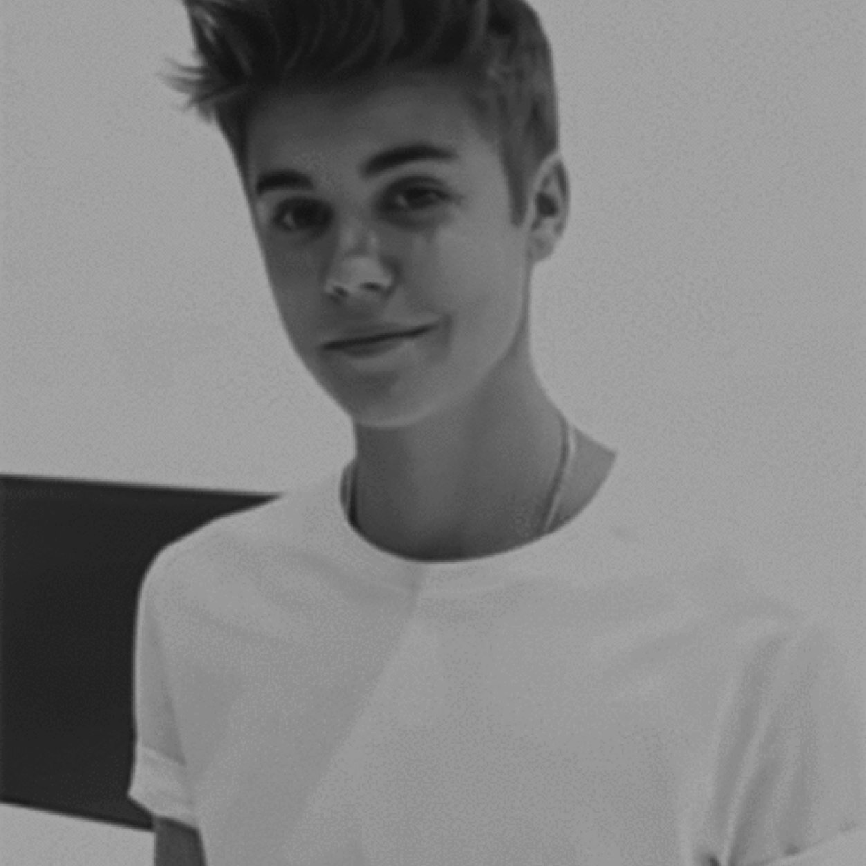 slayedbieberr's profile picture. 11/9/12 
im justins fucking babe