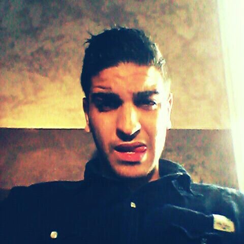je m'appelle ayoub toujja jai 19 ans et jaimerais me lancer dans une carriere de manequinna
