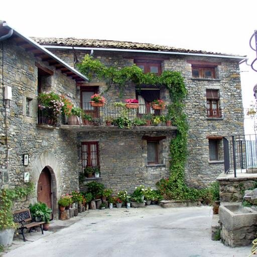 Vivimos en Pirineos de Huesca, Latorrecilla (Ainsa) y queremos compartirlo.
http://t.co/ctBUHVYAG0