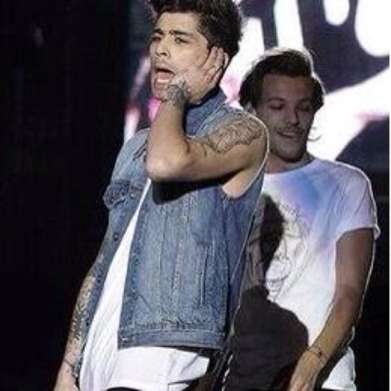 DONT CONSPIRE AGAINST ME IT SCARES ME! Basically, 1D5sosSipsThe1975 and yeh!