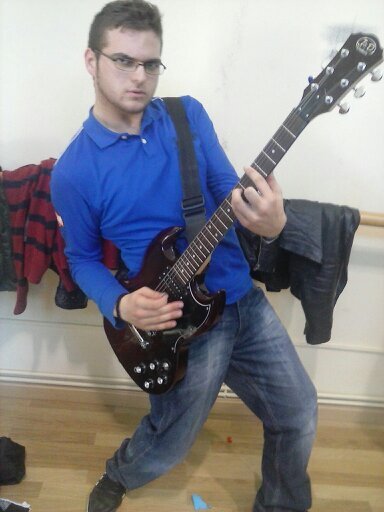 Especialidad de guitarra eléctrica en Conservatorio Profesional de Música Hermanos Berzosa