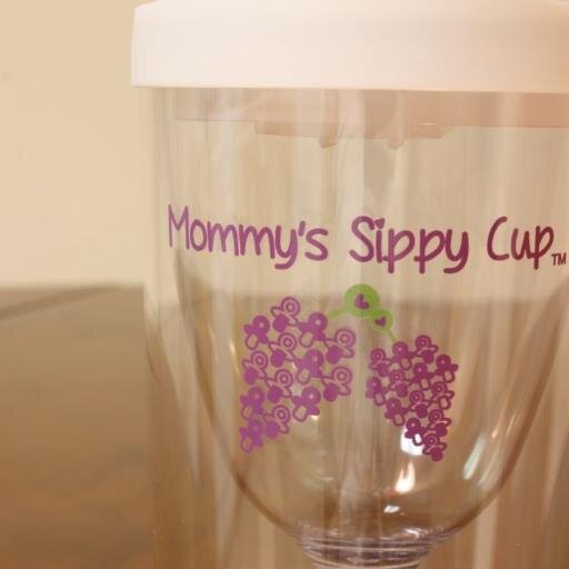 The Mommy's Sippy Cup is a Spill-Free, BPA-Free & Dishwasher Safe Sippy Cup for Modern, On-the-Go Moms #MommysSippyCup
