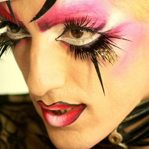 DragQueen . Artista . Argentina ilovemaverik@gmail.com