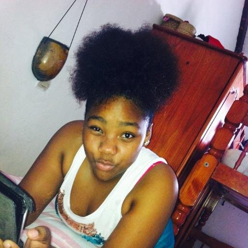 follow me :D i follow you :) 3 !!!!!! et si tu m'aimes pa sort =======[]