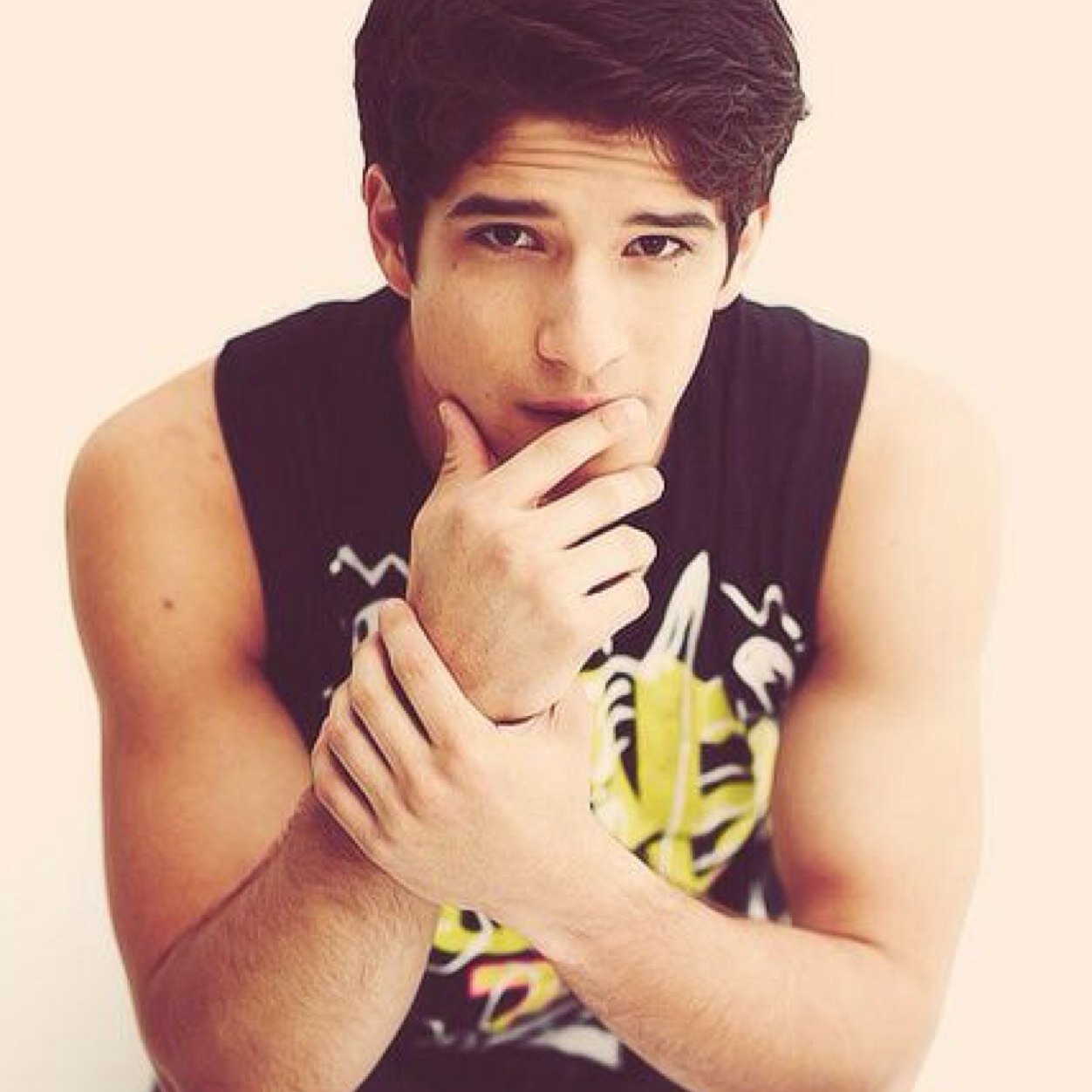 ~Don't get to close, it's dark inside~ 16. Werewolf. Sophomore at Safe Haven High School. [#SafeHaven]