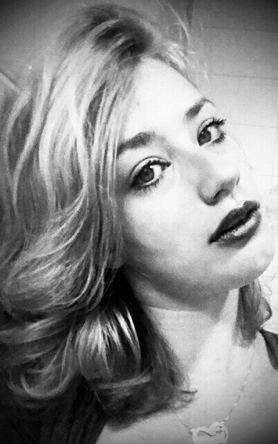 Martje_Smurfje's profile picture. 18, kassa bij C1000 (ll) emiel.