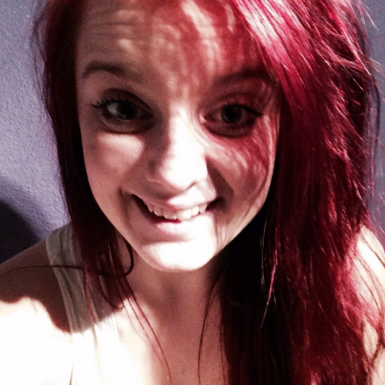 SofieWiktorsson's profile picture. jag blev tappad bakom flötet när de letade efter de sista hönsen i hönsgården med hjälp av de ovassaste knivarna i lådan, men jag bjussar ändå