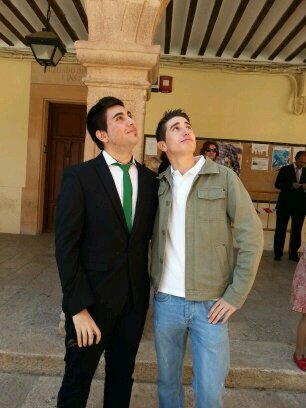 Estudiante de Marketing e Investigación de Mercados en la UGR.
Vva de los infantes - Granada.