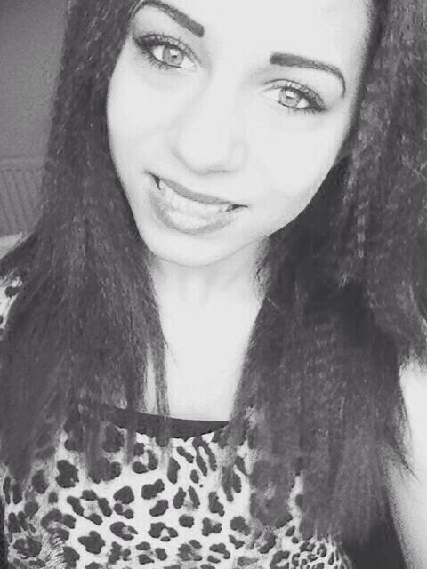 Instagram; Elliannexo|Snap Chat; Elliannexo2|BBM; 2B3D2799 ± 7AD58578♥'.