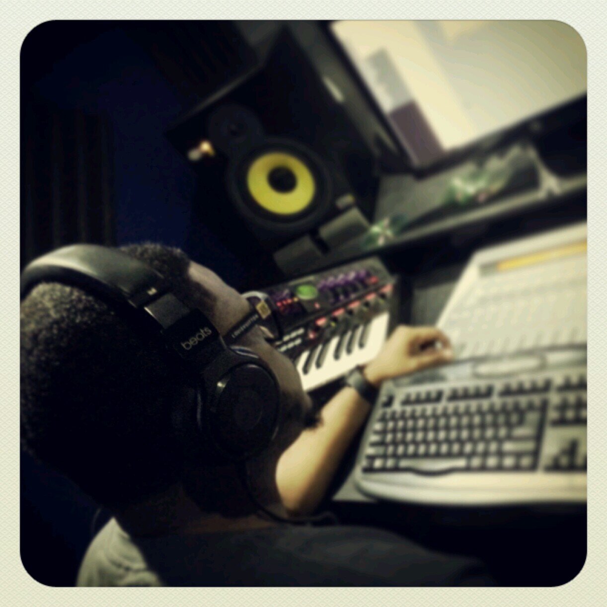 C.E.O. De Terricolas inc Producer/Engineer/ para grabaciones o Ritmo comuniquensen al 787 934 4412 o terricolasinc@gmail.com