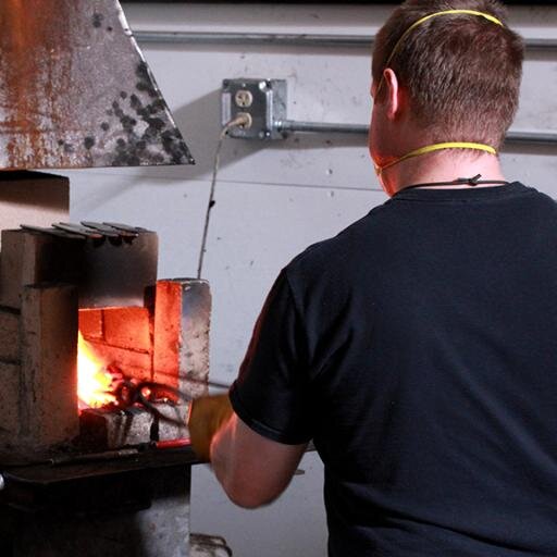 I forge high-performance cutlery by hand, teach others bladesmithing, and help knife owners #staysharp.