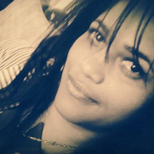 Gosto de artesanato, moda, beleza,games, passear com a familia