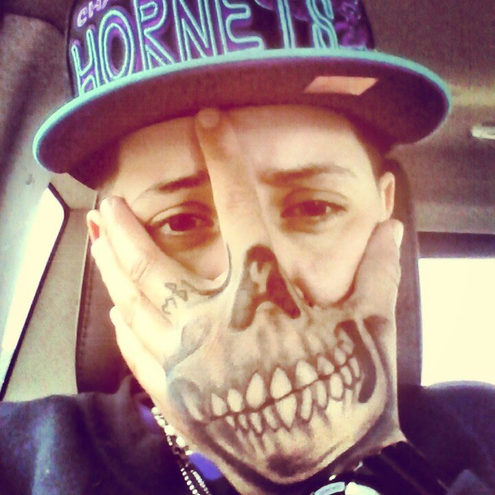 1/2 mexican 1/2 puerto rican %100 legit #teamfuckyofeelings follow me on ig kkingsosa8