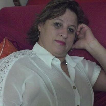 Eu amo malha sou estrovertida e amo meu esposo e filhos.