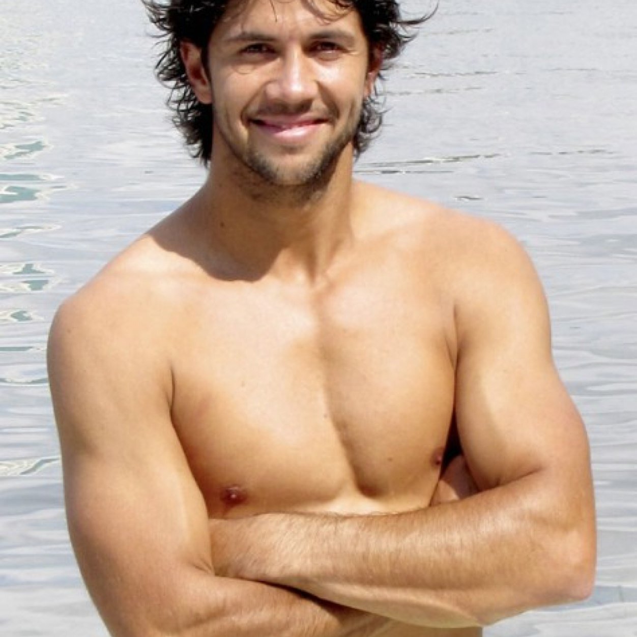 Me gusta mucho hacer gimnasio... Soy amante de los deportes.. Lo q mas me gusta hacer es correr.. Le voy al barca y a pumas