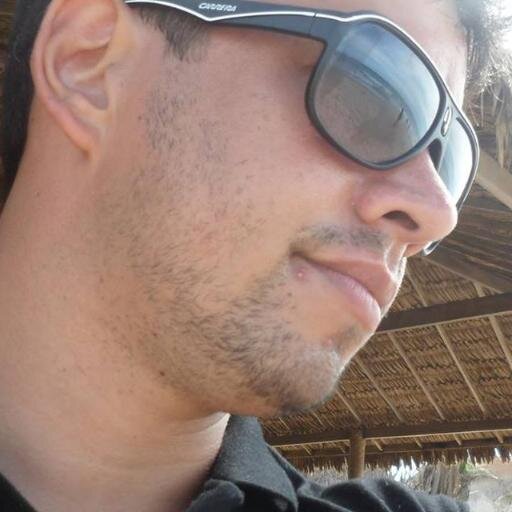 Um cara humilde, e de boa, quetinho na minha sempre....
É nóis... Jámais mudarei meu jeito para agradar ninguém, sempre serei eu mesmo....
