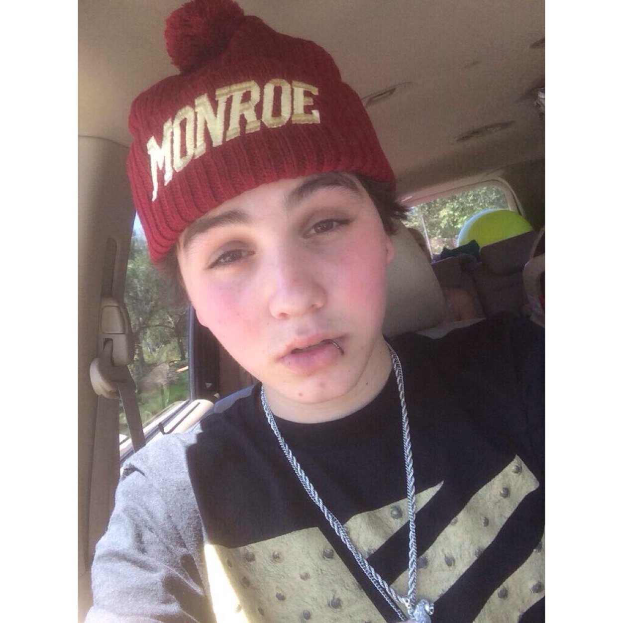 sam tweeted me a selfie 4.28.14 @ 3:22 pm