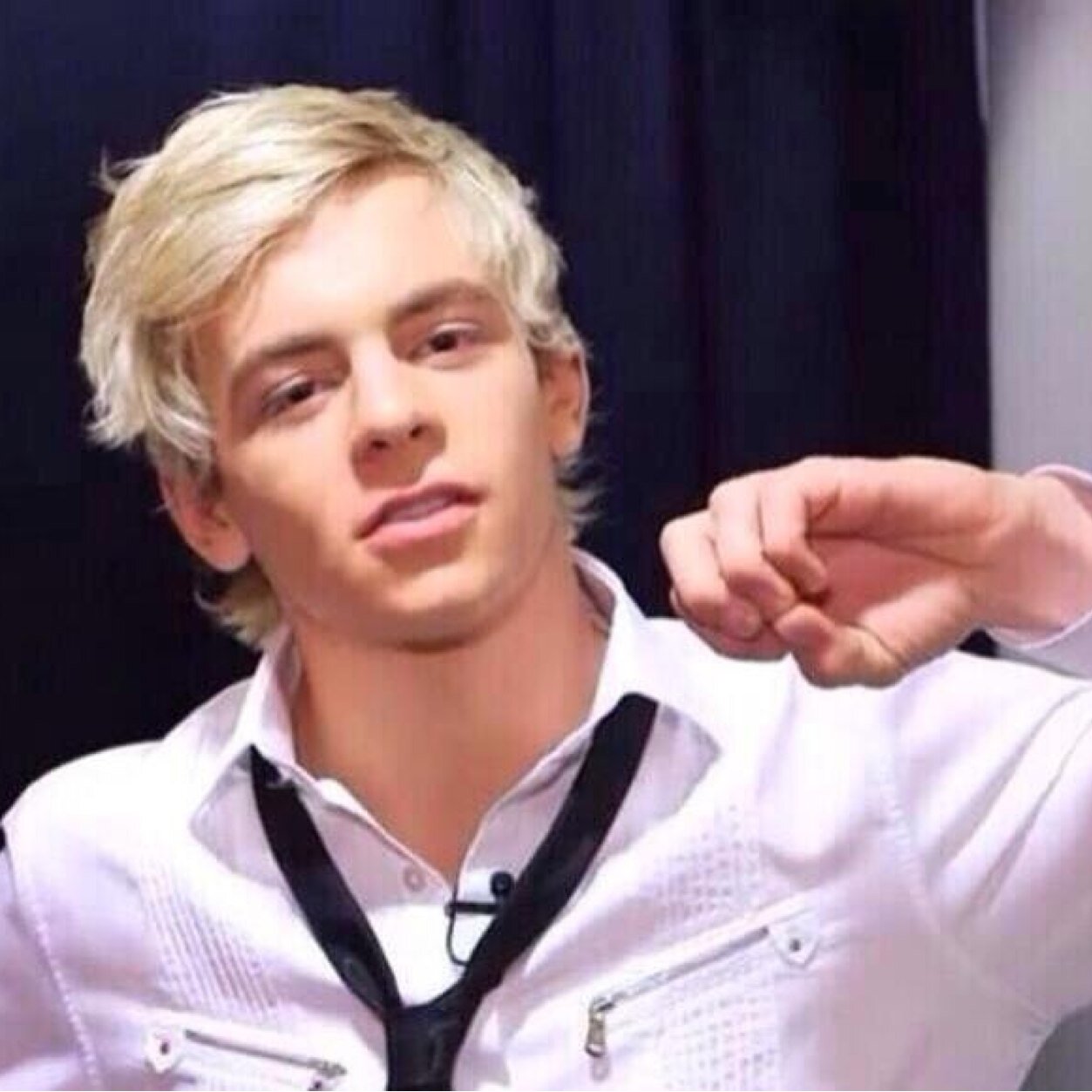 Heyyy My Name is Ross Lynch, #Taken by @fakfauxrp_bu,my Mom is @SamandShelabffs, I'm 18 my rp Mom @jade_west_rp,