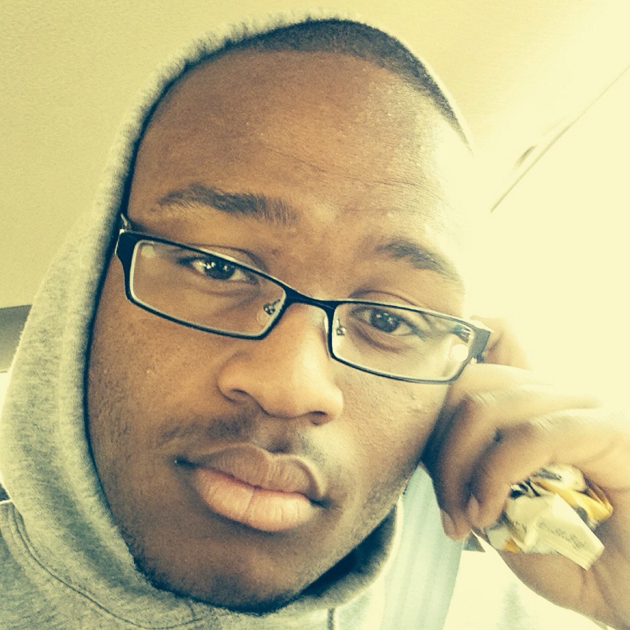 Play 2K and many other games on my Playstation 4. Try to upload some of my best highlights onto Twitter.