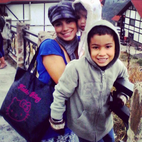 Creer en Dios y tener salud para mi familia, mis hijos y yo! es lo mas importante para mi y me hace FELIZ.