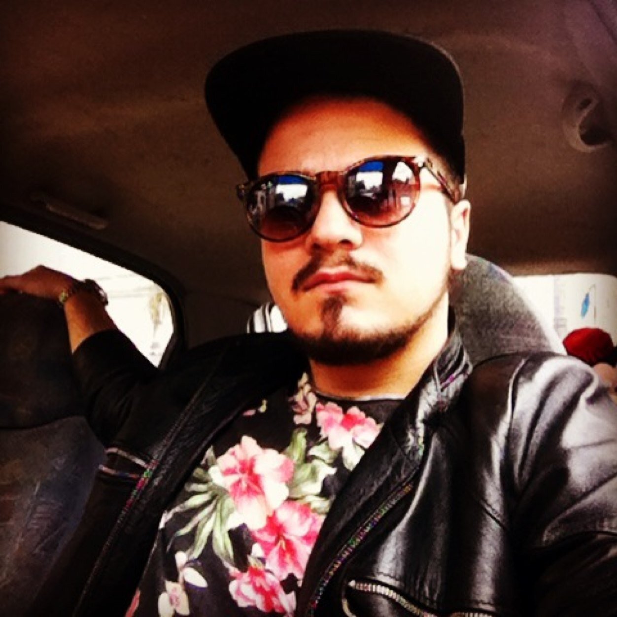 SasStep's profile picture. Credo fortemente che il destino siamo noi stessi a farlo, attraverso le nostre scelte e con le nostre paure.