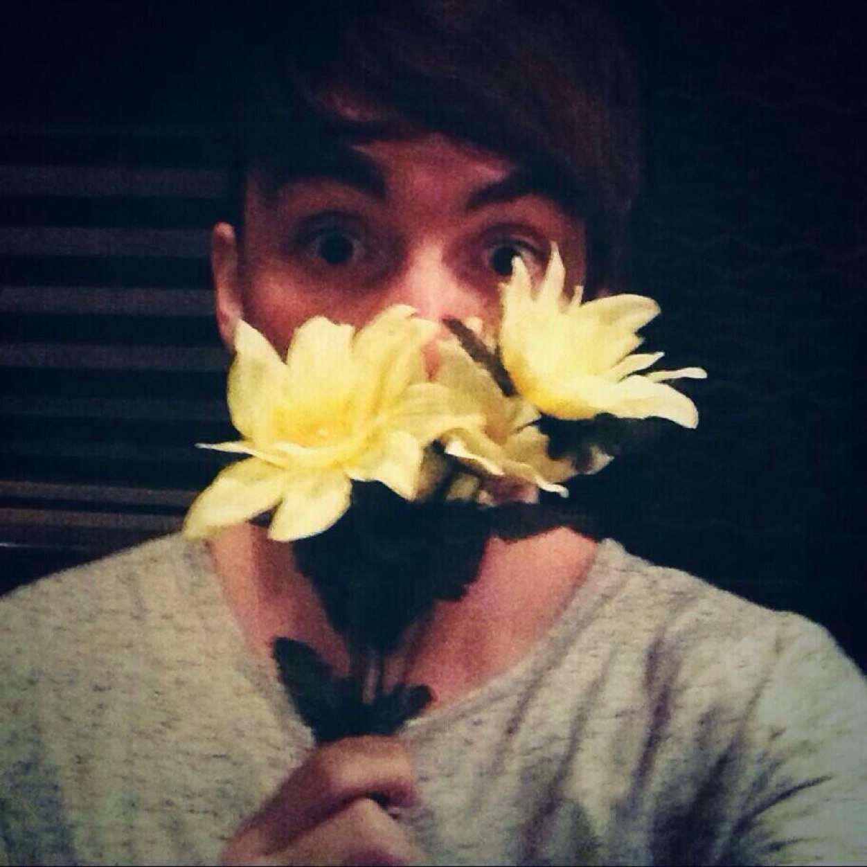 HI THIS IS A FREE FOLLOW FROM @vegaskarth FOLLOW ME BACK IF U WOHLD LIKE HAVE A GR8 DAY