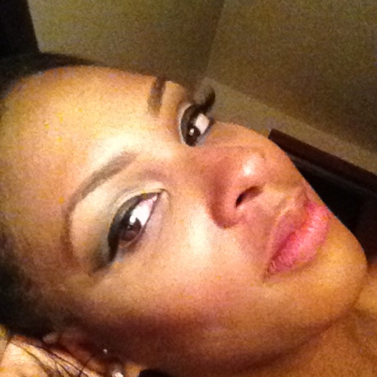 She's a mess of gorgeous chaos & u can see it in her eyes...