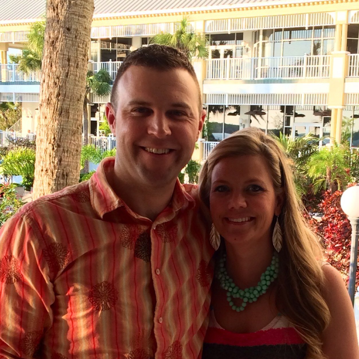 thesandpile's profile picture. The more you chase money the harder it is to catch; the more you understand money the less you have to chase it.