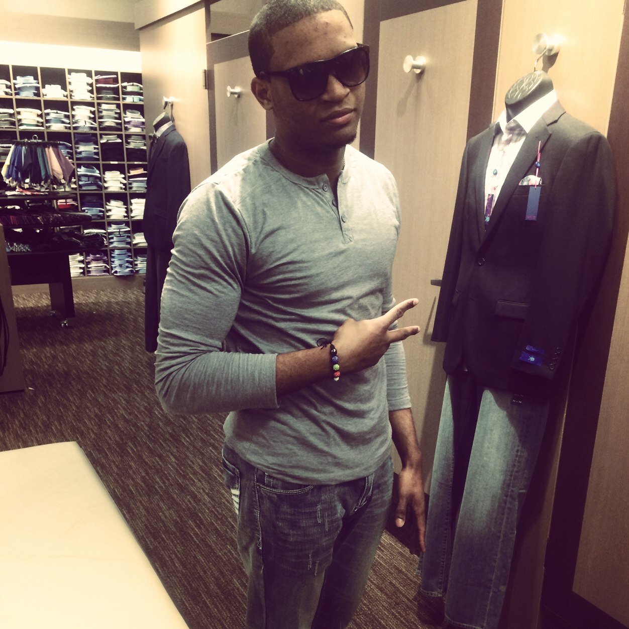 GeorgeDMoore's profile picture. Im that guy who tweets and u go...why didnt I think of that?  follow me and u will love me after while!