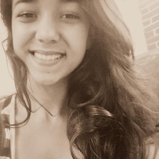 Ariana, AMO filme de ação, gosto de FUTEBOL, FLAMENGUISTA louca, cor = verde, medo = borboletas :( um sonho? :x
