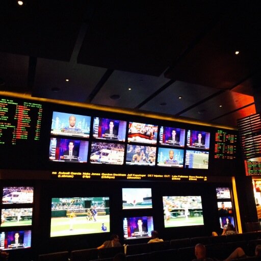I've been capping games for years & I've decided to bring my talents to Twitter. Follow me & my plays! 

http://t.co/tvYWJsCm5V