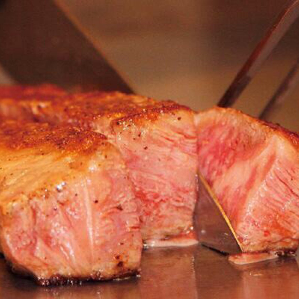 はじめまして！私お肉と申します。 私を食べて元気と幸せを心の中で創造して下さいね！ お肉世界平和プロジェクト代表です！