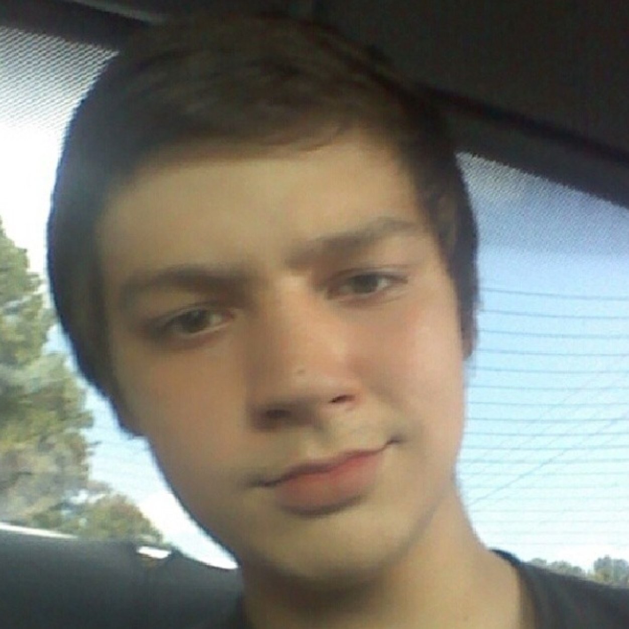 Jonathon Cavender I'm a sophomore I love to party and I go to river ridge high school 
Blood brothers: Sloan Jordan and zach