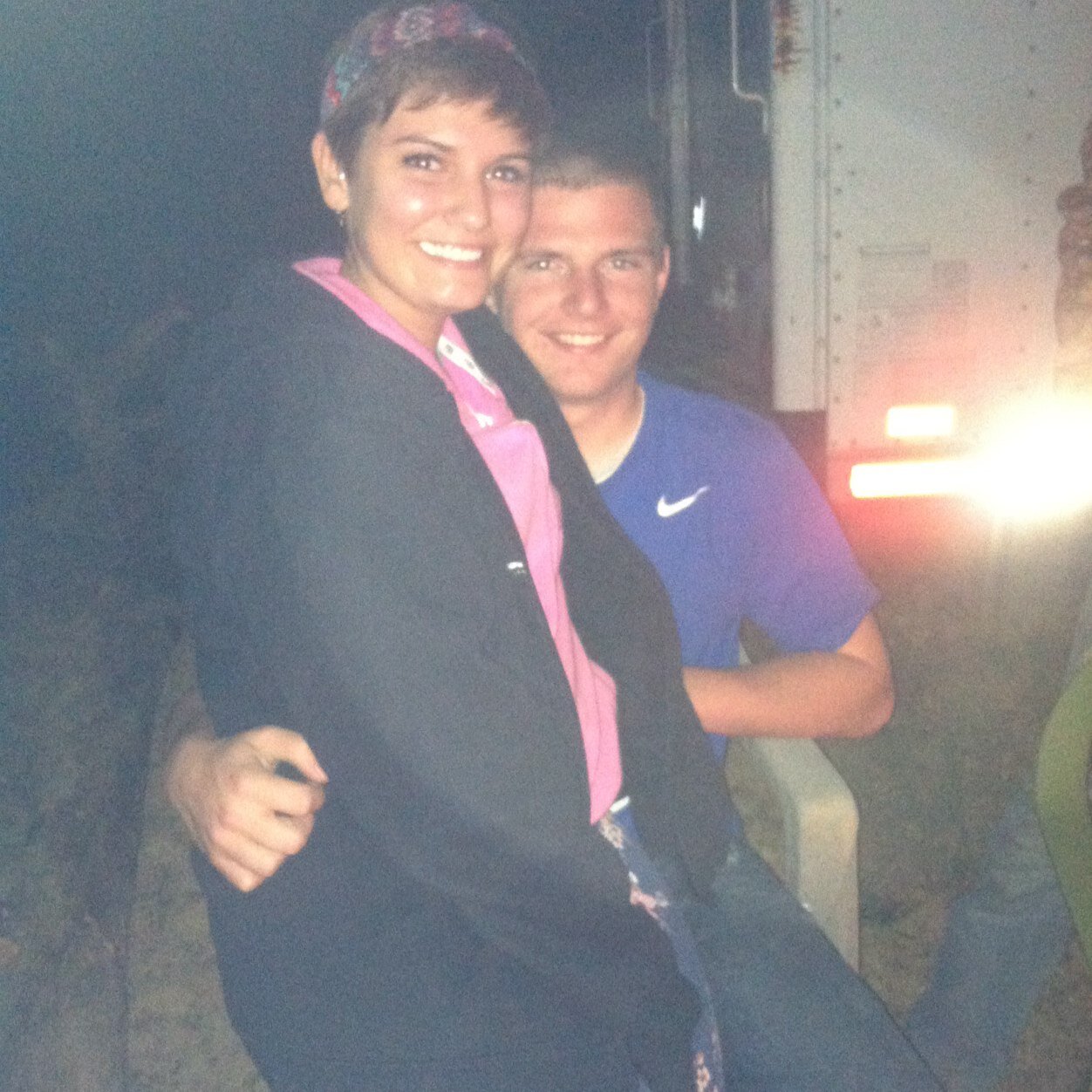 WhiteGirl_94's profile picture. im pretty, but not beautiful i sin, but im not the devil im good, but im not an angel