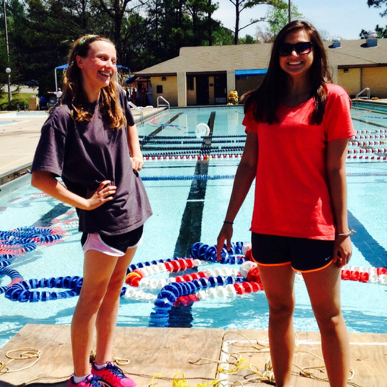 nicoleys14's profile picture. live in the moment