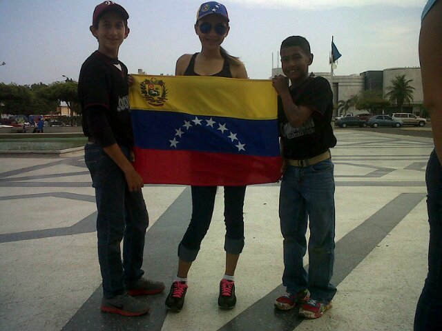 Soy una persona divertida amable cariñosa soy esa chama q no le invidia nada a nadie le Doy Gracias a Dios Por lo q tengo y por ese amor de mi familia..