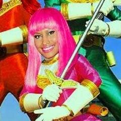 Descadaramente descarada. Rainha da Billboard, cada vez mais rhyca e poderosa. Beijo no ombro pras recalcadas :*
