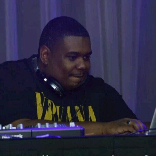 Music junkie, House Head and socially aware