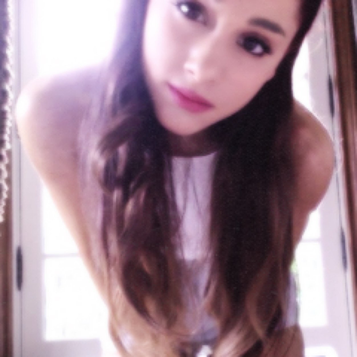 Hello this i a fanpage of ariana grande she i so cute and i love her