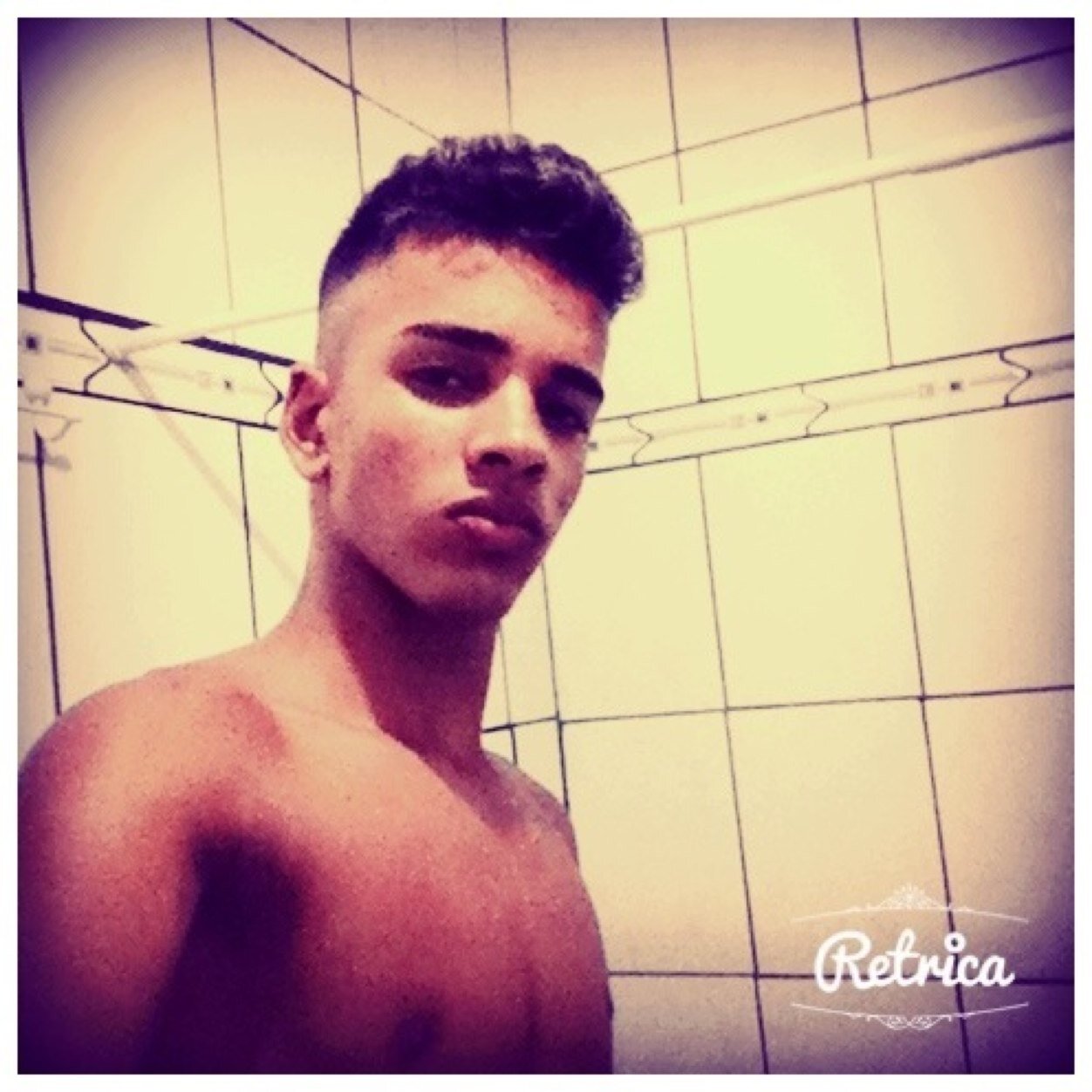 Gabriel, tenho 14 anos, namorando, Carioca! Flamenguista, e não sei bem fazer uma bio criativa, mas eu fiz. ;3 ' Segue aê.