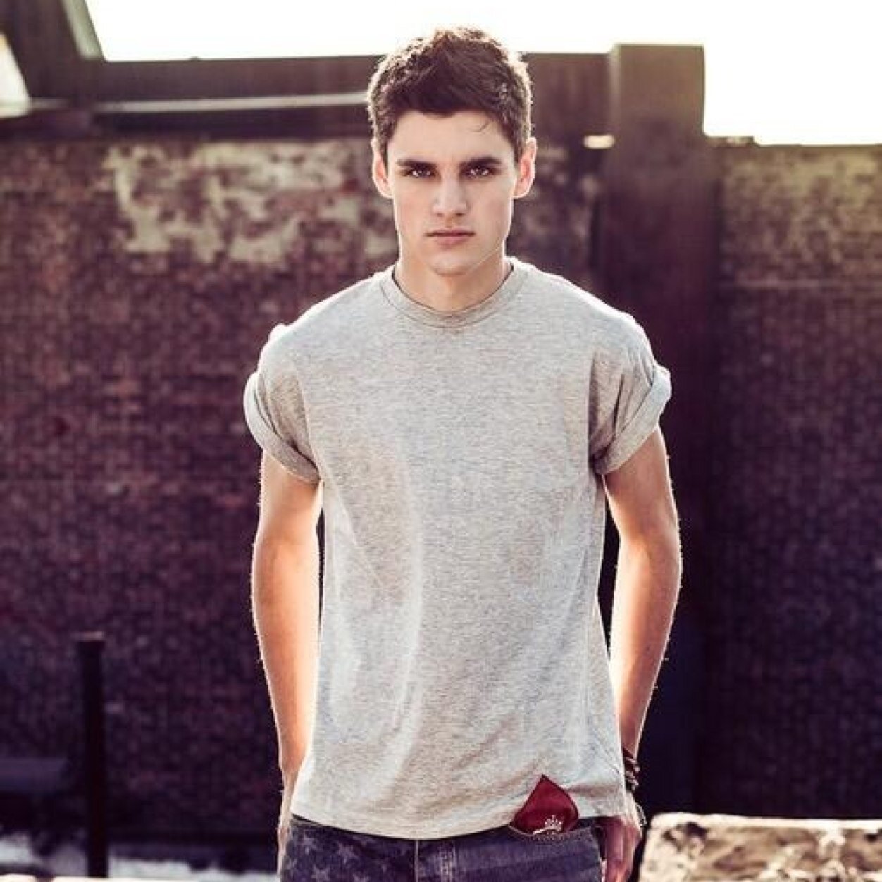 wires_and_stuff's profile picture. British and raised an orphan - led a second life working at a male strip club to save up enough money to leave England - moved to the USA at 18yrs