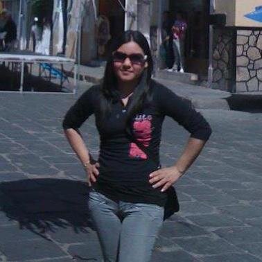 Regia
Licenciada en Administración 
RAYADA DE CORAZÓN.