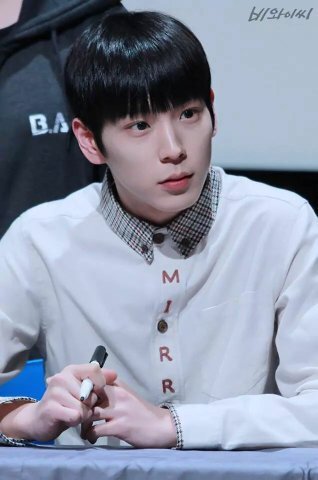 I am Thai babyz      l love himchan-_-  ใหม่รักแต่คุณฮิมซาน