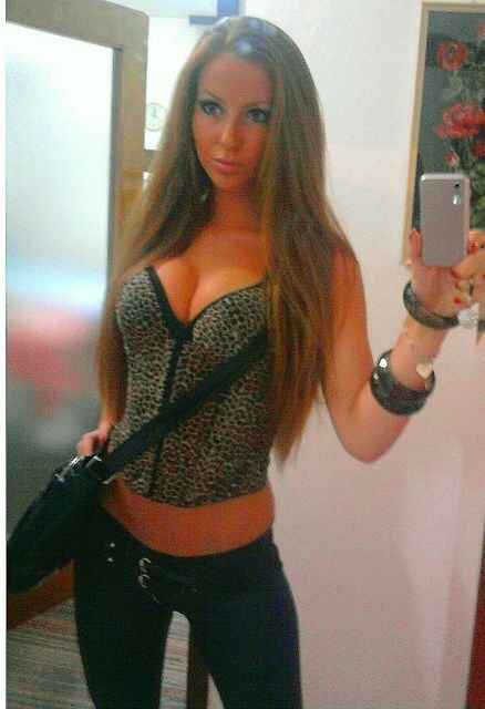 CharmianLangstr's profile picture. Yeah im hurting, but on goes the mascara & lipgloss. thats right, i'll be the prettiest damn wreck you've ever seen