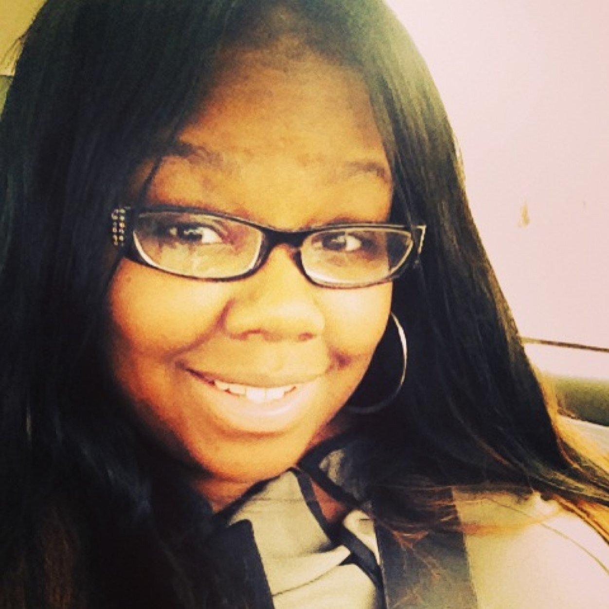 Shy/outgoing independent woman. Dont judge me... Just get to know me