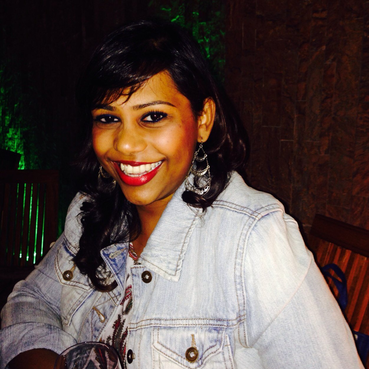 Event planner extrodinaire with a passion for music, fashion, food, travel and all things pretty and purple.