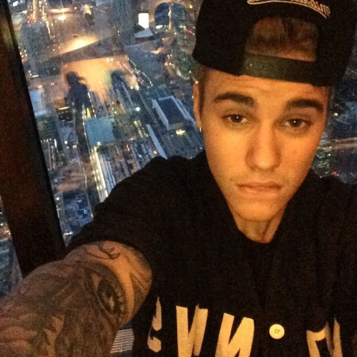 IlaDrewBieber's profile picture. 'you tell this is for the best, so tell me why am i in tears?' 'yes we'd be going to the movies in the theater holdin hands.' @justinbieber MY ONLY MAN.