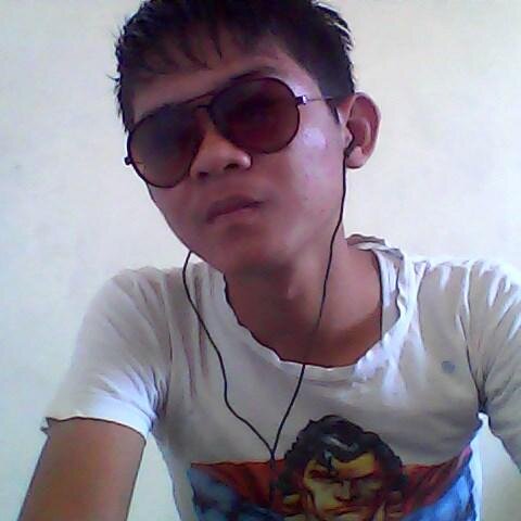 Just cll me ashraff.. 17 years old.. if u follow me.. i follow u back.. .
 work at belum lagi